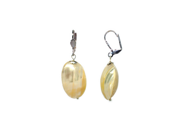 Boucles d'oreilles coquille nacre - Vanilla – Image 2