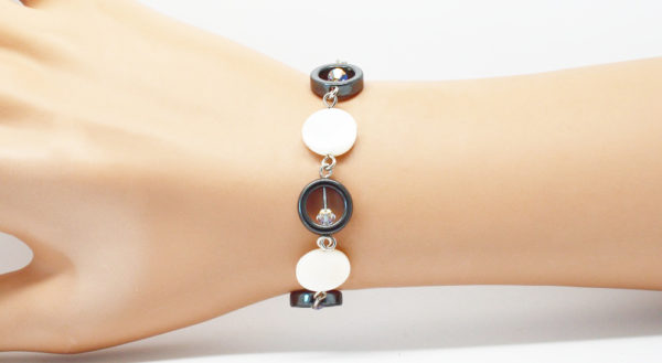 Bracelet perles nacre et hématite - Honor – Image 2