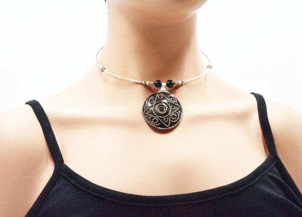 Collier ethnique argenté émail noir - Morocco – Image 3