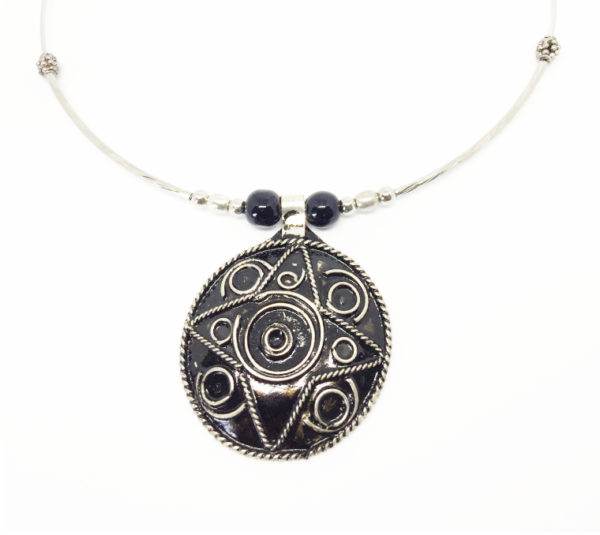 Collier ethnique argenté émail noir - Morocco – Image 2