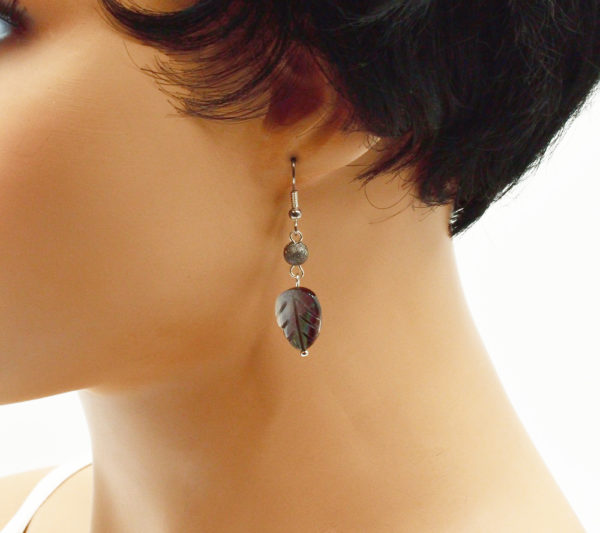 Boucles d'oreilles feuille nacre - Dark mop leaves – Image 3