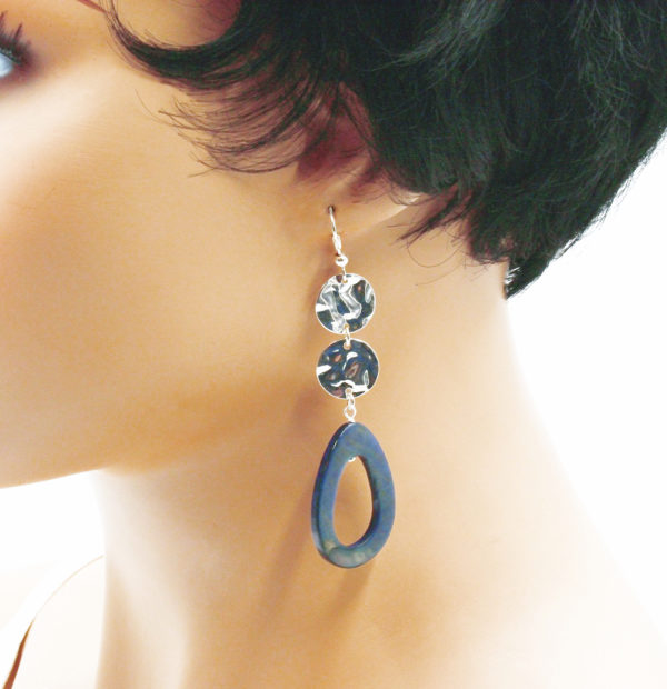Boucles d'oreilles longues nacre - Seychelles Long – Image 3