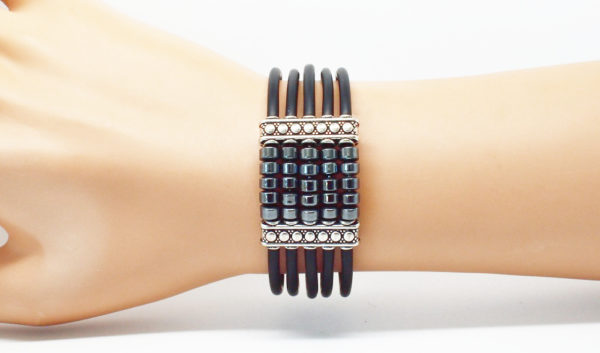 Bracelet manchette multirang hématite - Shelly – Image 3