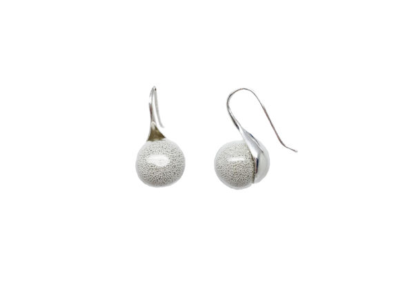 Crochets d'oreilles globe en verre - Ballatome – Image 2