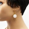 Boucles d'oreilles pendantes créoles dorées - Solaris – Image 11
