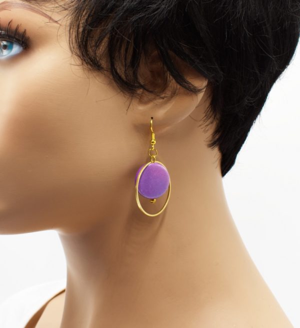 Boucles d'oreilles pendantes créoles dorées - Solaris – Image 3