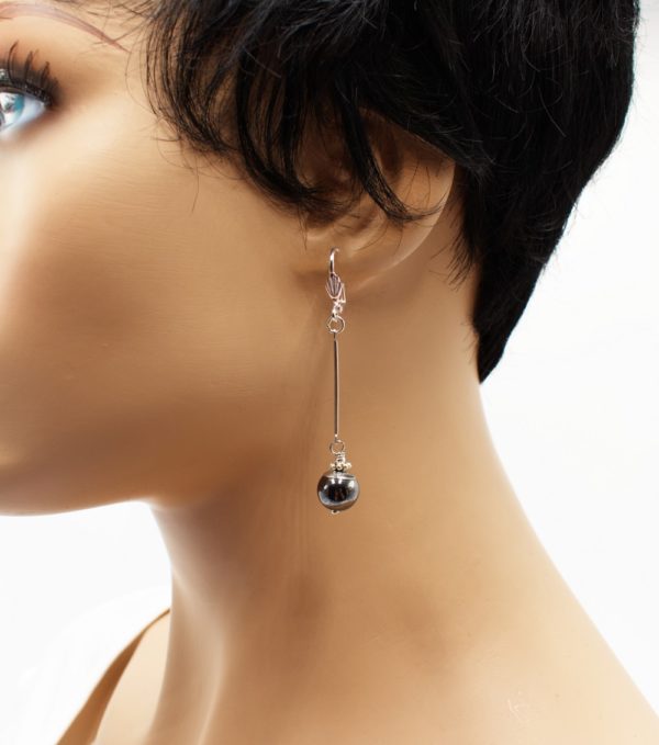 Boucles d'oreilles dormeuses argentées - Linda – Image 3