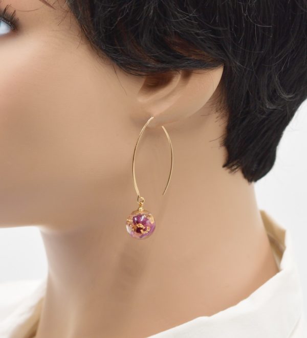 Crochets d'oreille résine fleurs - Goldrose – Image 3