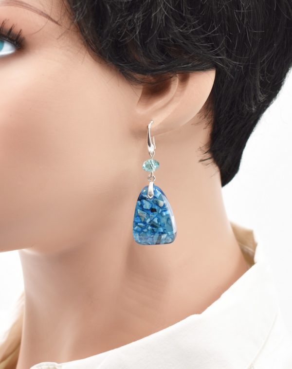 boucles d'oreilles résine et nacre  - Blue – Image 3