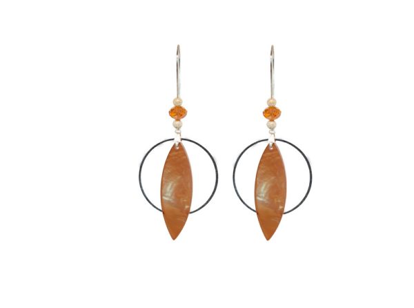 Boucles d'oreilles longs crochets or - Leevah – Image 4